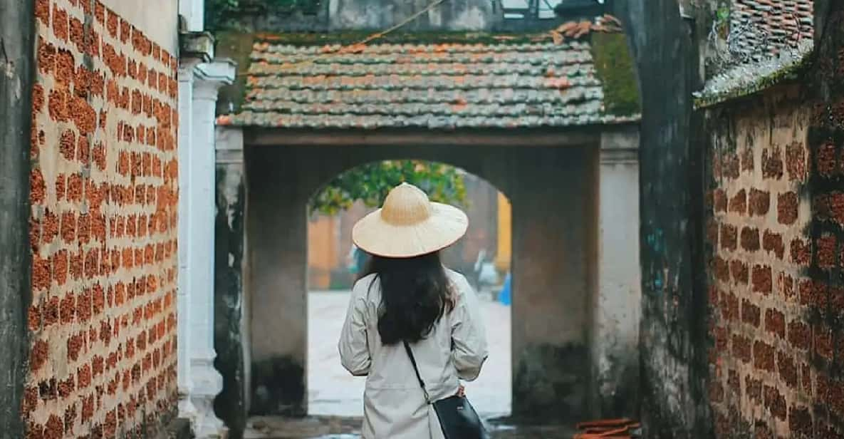 From Hanoi: Duong Lam Ancient Village Day Tour With Lunch - Visit Mong Phu Commune House