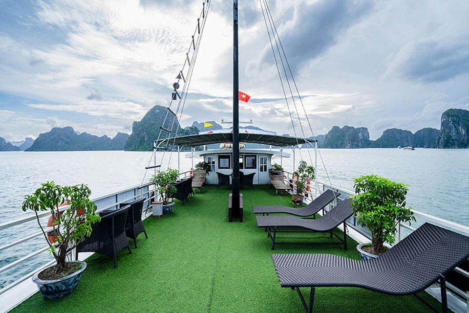 From Hanoi: Halong Bay Cruise to Sung Sot and Titop Island - Itinerary Details