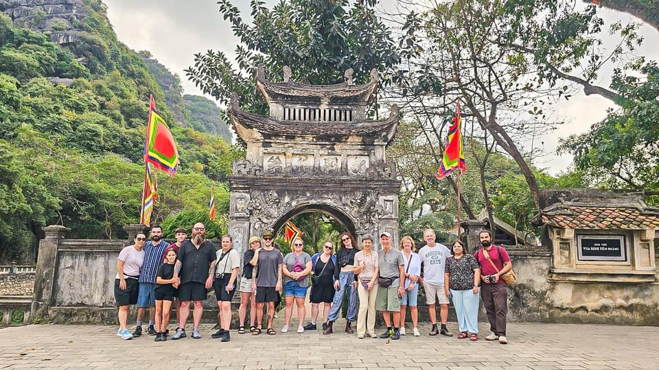 From Hanoi: Hoa Lu and Tam Coc Day Trip With Boat Ride - Itinerary Highlights