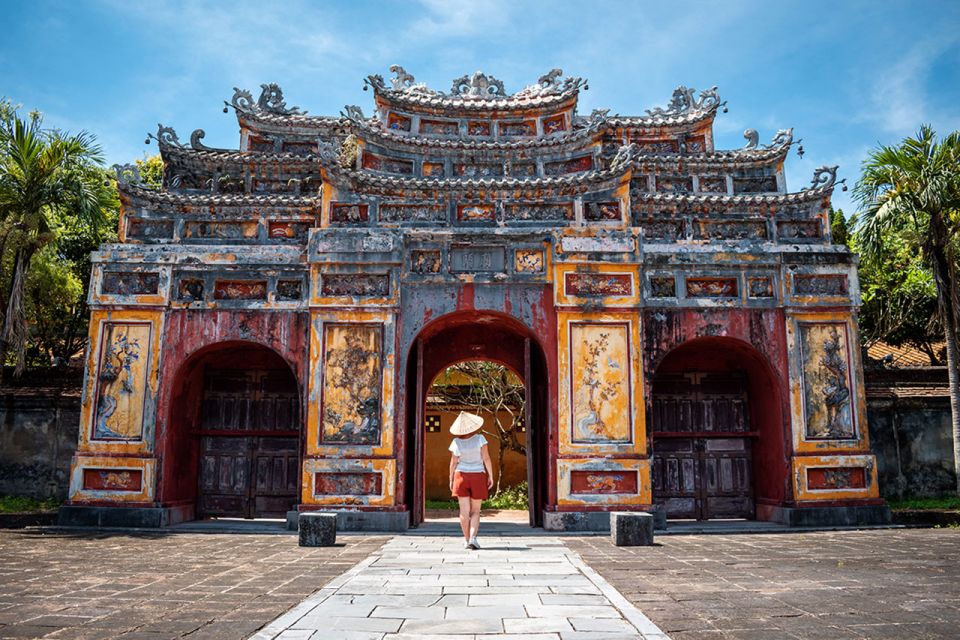 From Hue: Hue Imperial City and Dragon Boat Tour - Dragon Boat Journey