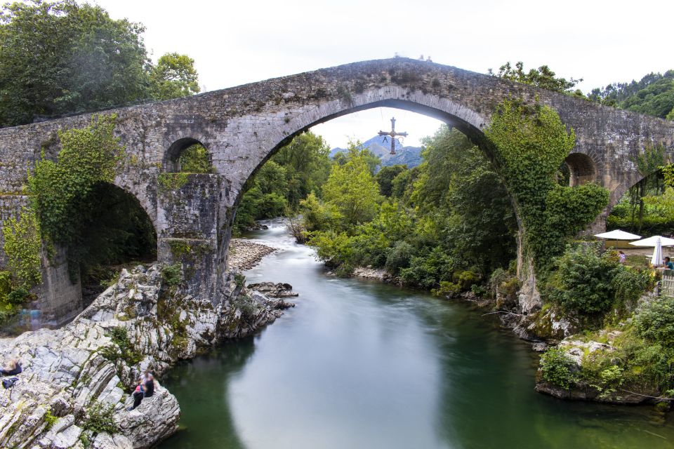 From Oviedo: Covadonga Lakes Day Tour With Guided Hike - Itinerary Details