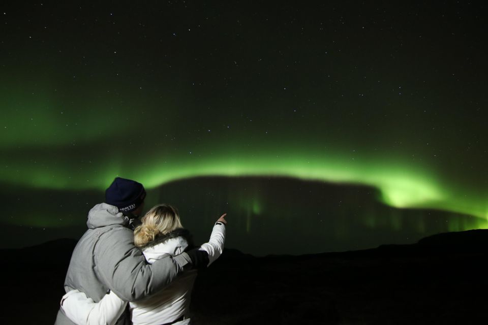 From Reykjavik: Northern Lights Tour With Hot Cocoa & Photos - Experience and Amenities