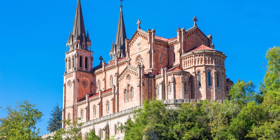 From Santander or Llanes: Covadonga Lakes & Cangas De Onis - Itinerary Details