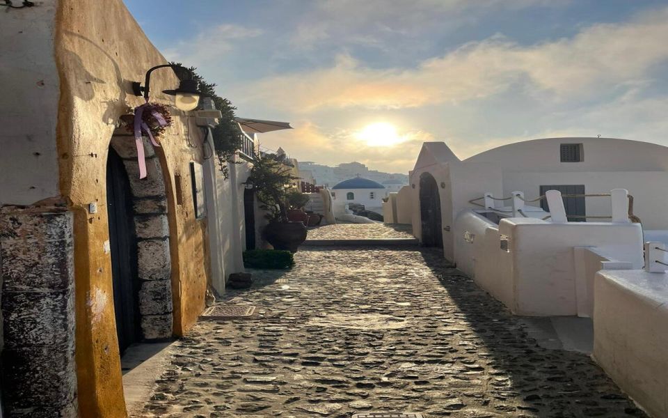 From Santorini: Guided Oia Morning Tour With Breakfast - Itinerary Highlights