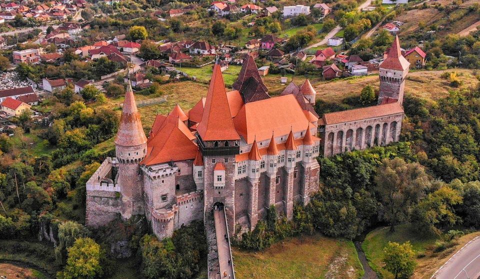 From Sibiu: Alba Carolina Citadel and Corvins Castle Tour - Itinerary Details