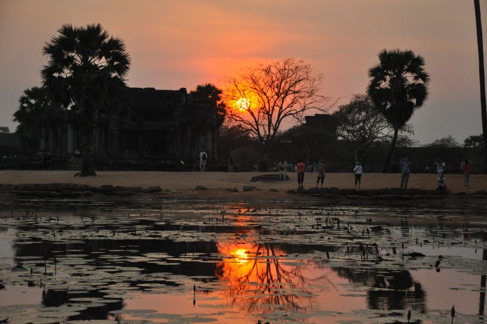 From Siem Reap: Angkor Wat Sunrise Small Group Tour - Itinerary Highlights