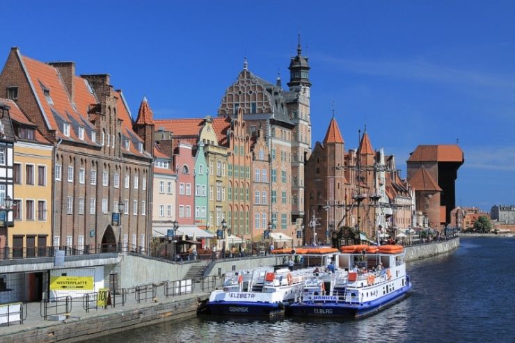 From Warsaw: Tour to Malbork Castle and Gdansk or Sopot - Exploring Gdansk