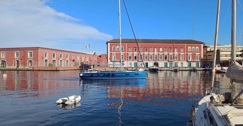 Full Day Sailboat Experience in Gulf of Naples - Onboard Amenities