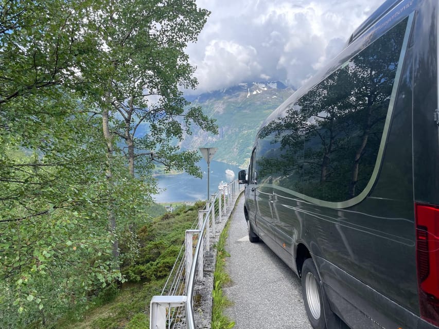 Geiranger Dalsnibba: Mini Bus Tour - Experience and Comfort