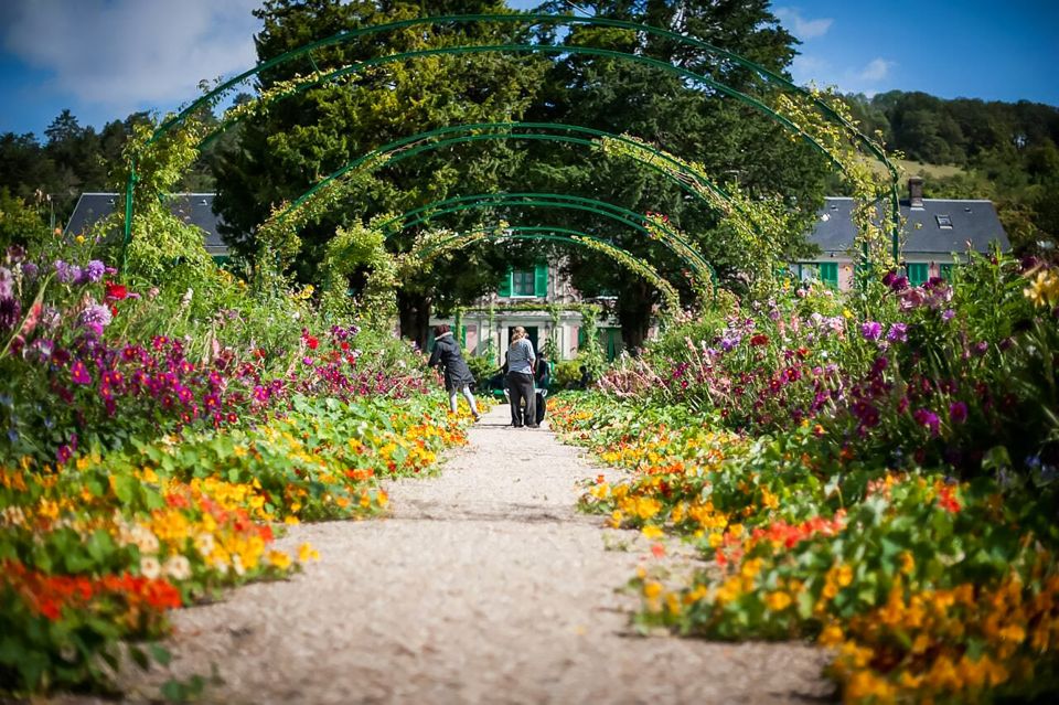 Giverny: Monets House and Gardens Guided Tour - Booking Information