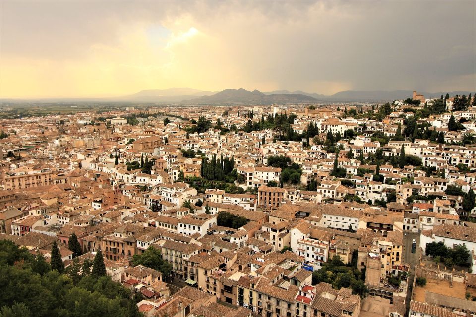 Granada: Albaicín and Sacromonte Guided Sunset Walking Tour - Itinerary Highlights