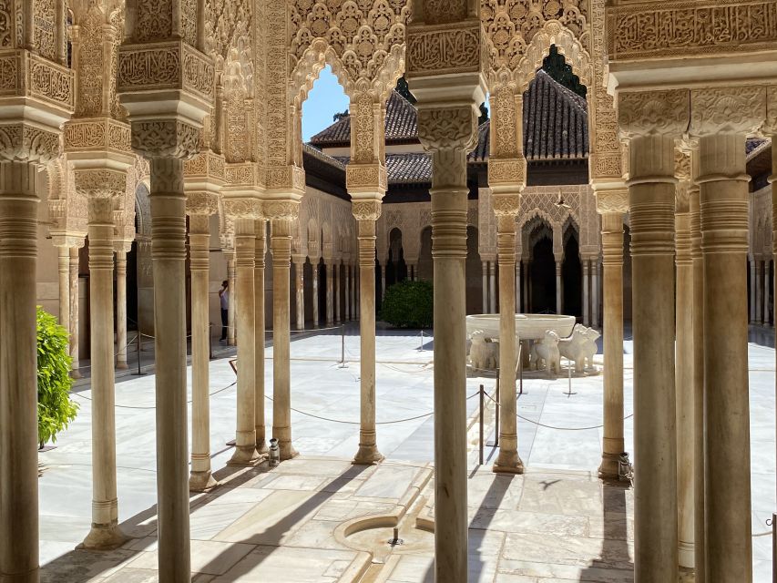 Granada: Alhambra, Alcazaba, and Generalife Private Tour - Tour Features and Inclusions