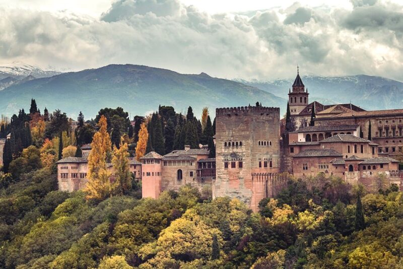Granada: Alhambra, Cathedral, Royal Chapel and Albayzin Tour - Attractions and Experiences