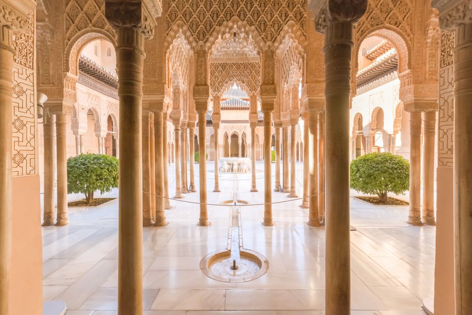 Granada: Alhambra, Generalife & Albaicin Private Tour - Itinerary Highlights