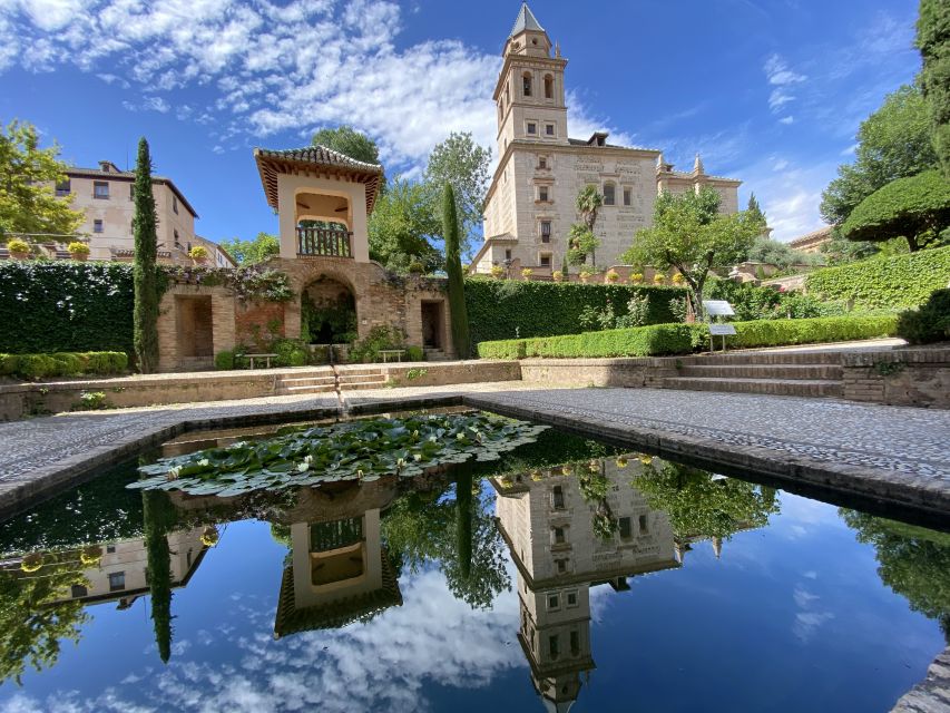 Granada: Alhambra & Generalife Fast-Track Guided Tour - Experience Highlights