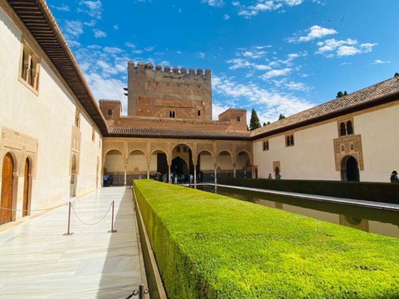 Granada: Alhambra Guided Tour With Nasrid Palaces - Tour Highlights