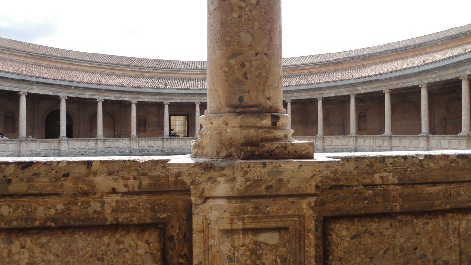 Granada: Guided Alhambra and Nasrid Palaces Visit at Night - Experience Highlights