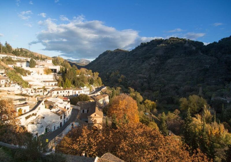 Granada: Half-Day 4-Neighborhoods 4-Cultures Private Tour - Itinerary Highlights