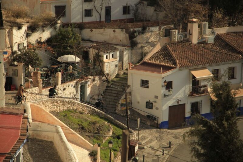 Granada: Highlights Tour by Electric Bike With Tapas Break - Experience Highlights