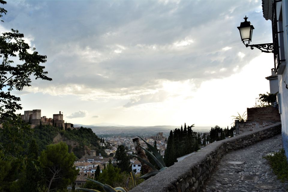 Granada: Private Tour of Albaicín, Sacromonte, and Viewpoints - Experience Highlights