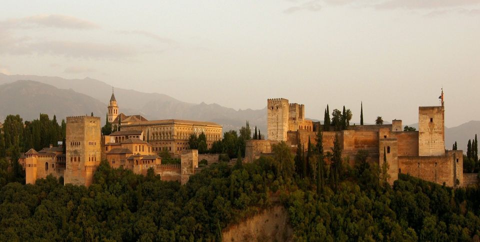 Granada: Walking Tour With Panoramic City Views - Itinerary Highlights