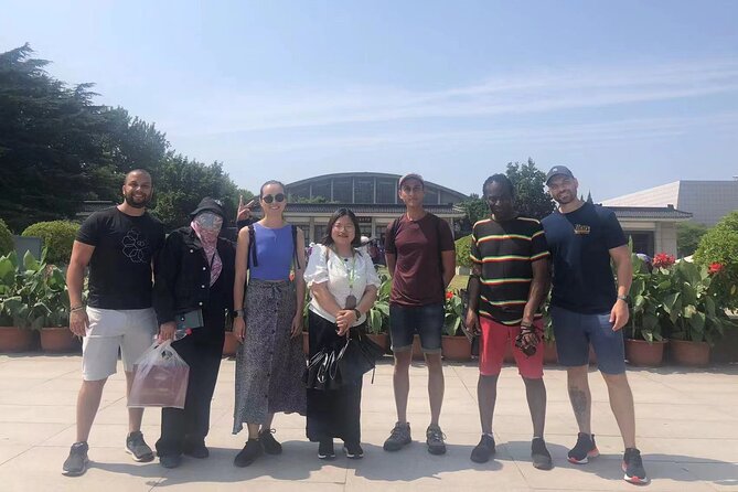 Group Tour to the Terra-cotta Warriors Museum & Lunch - Lintong District Visit