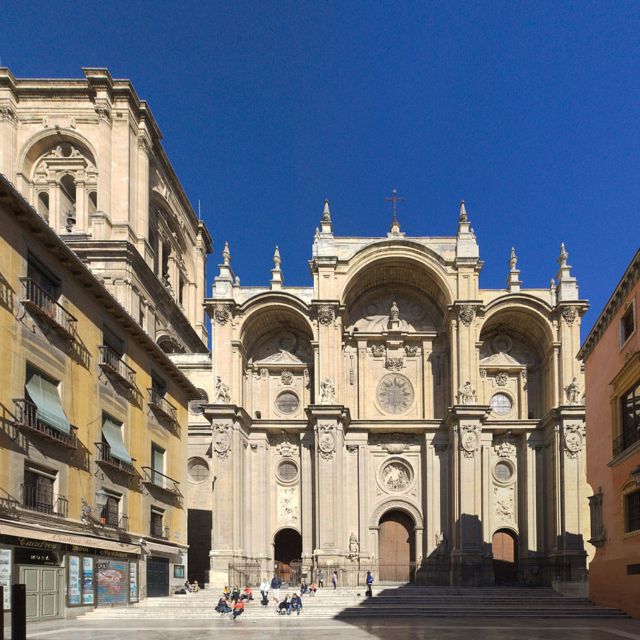 Guided Tour of the Cathedral and Royal Chapel and Its Surroundings - Itinerary