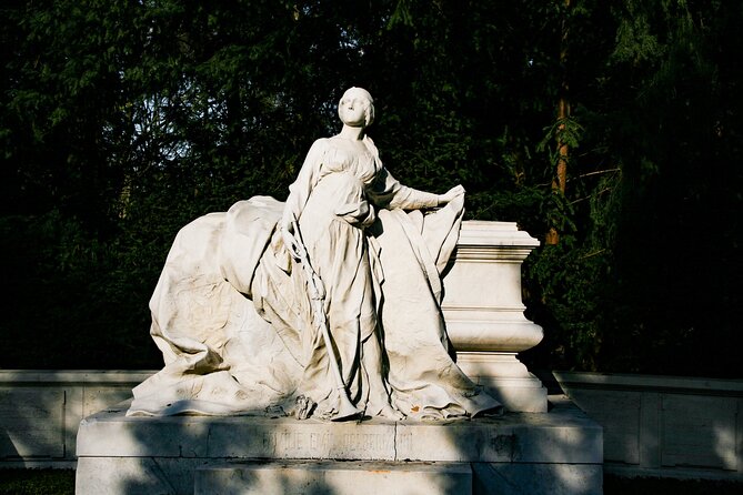 Guided Tour of the Melatenfriedhof in Cologne - Experience for Visitors