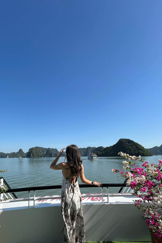 Ha Long Bay Cruise: Kayaking, Sun Set Party & Buffet Lunch - Key Attractions