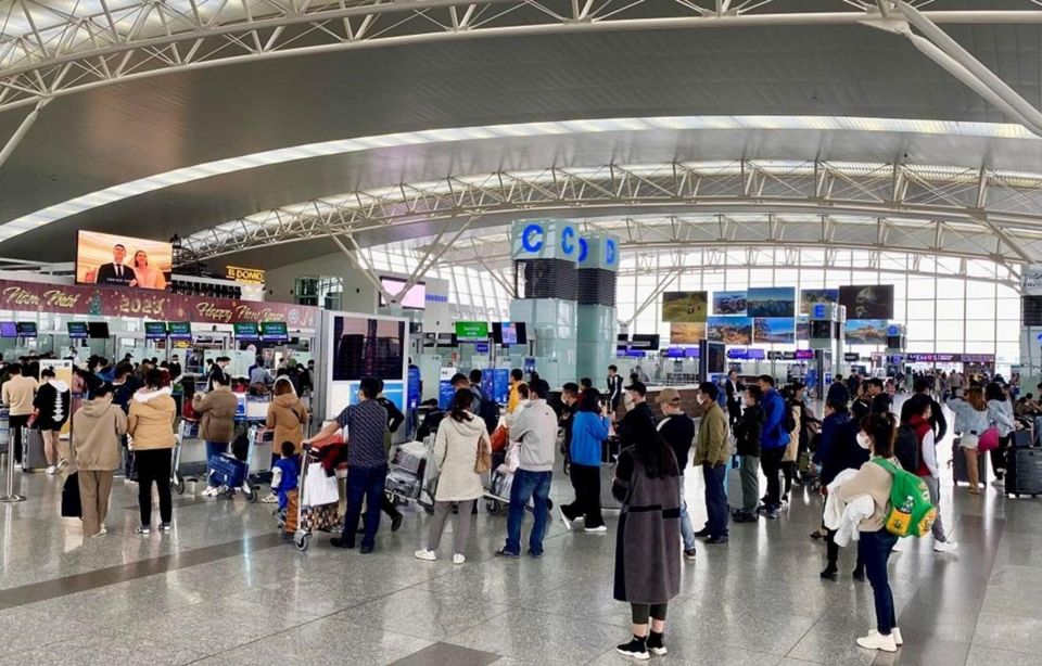 Hanoi Airport: Fast Track International Departure Flight - Fast Track Experience