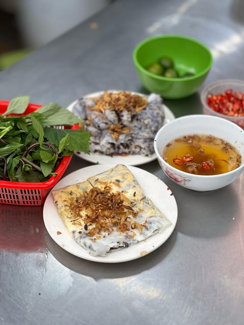 Hanoi: Authentic Food Tour With Local Pals - Experience Highlights