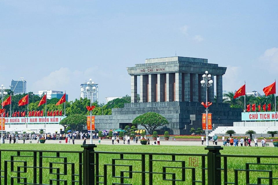 Hanoi Luxury City Full Day Tour by Limousine Bus - Itinerary Highlights