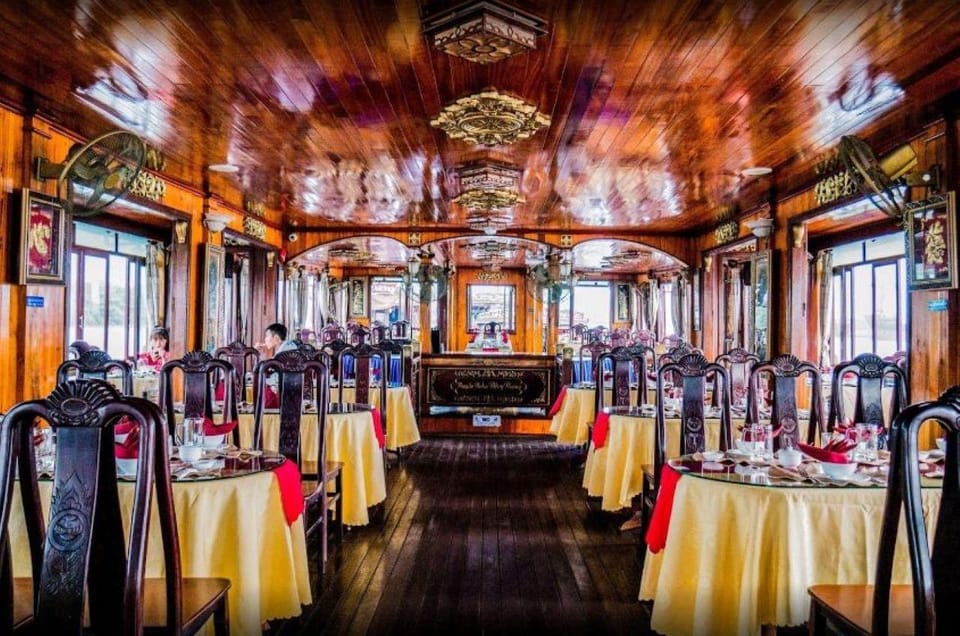 Hcm: Saigon River Buffet Dinner Cruise With Private Table - Dinner Cruise Experience