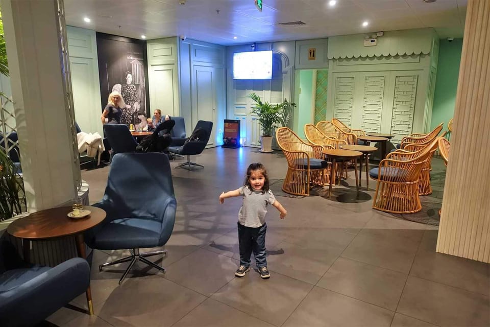 HCMC: Tan Son Nhat International Airport Business Lounge - Amenities and Experience