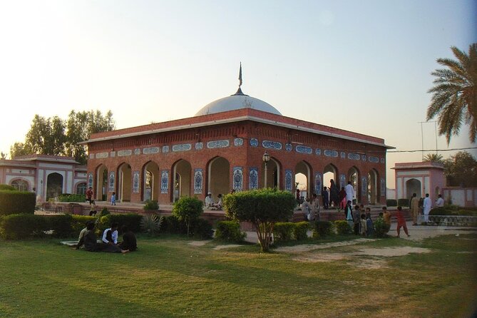 Heer Ranjha Tomb & Jhang City Pvt Guided & All-Incl. 1-day Tour - Heer Ranjha Tomb