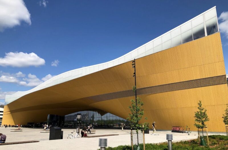 Helsinki: City Center Highlights Guided Minivan Tour - Experience the Tour