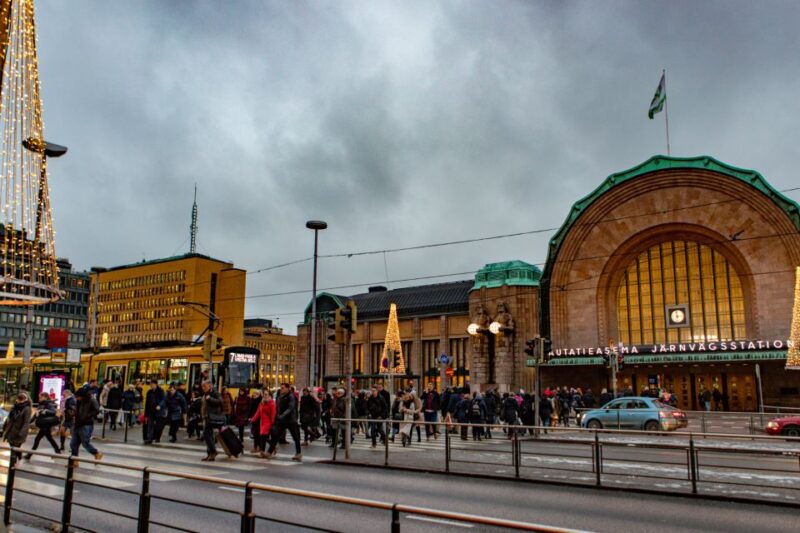 Helsinki: First Discovery Walk and Reading Walking Tour - Highlights of the Itinerary
