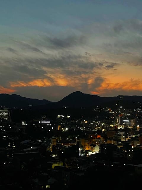 Hiking and Tasting Local Cuisine at Seoul Fortress - Itinerary Details