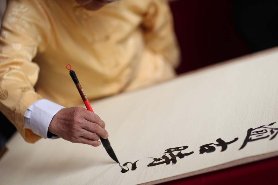 Ho Chi Minh City: Private Calligraphy Workshop With Tea - What to Expect