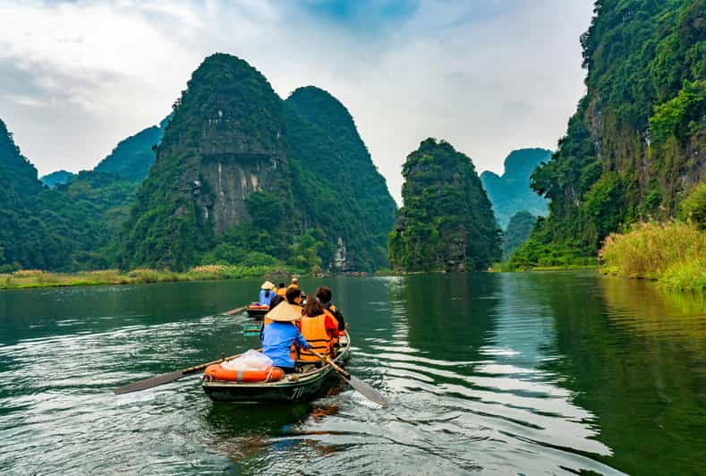 Hoa Lu, Tam Coc, & Mua Cave Day Trip With Lunch & Limousine - Itinerary Highlights