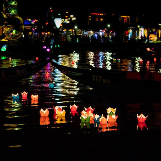 Hoi An: Hoai River Boat Trip by Night and Floating Lantern - Booking Your Experience