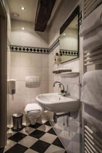 Hotel De Limbourg - Room Types and Amenities