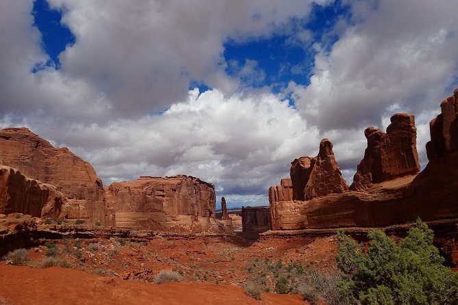 Immersive Arches Scenic Road Tour W/ Iconic Stops - Highlights and Iconic Stops