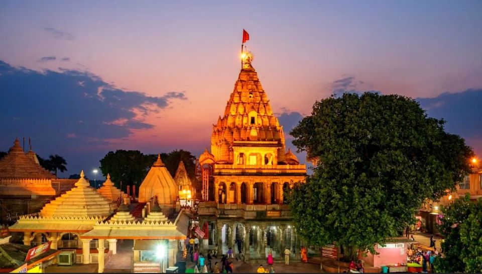 Indore/Ujjain: 2-Day Tour With Mahakaleshwar Temple & Hotel - Itinerary Highlights