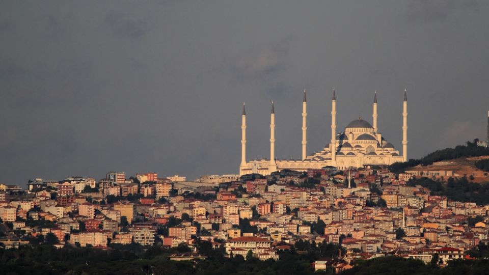 Istanbul: Asian Side Experience With Camlica Mosque & Lunch - Itinerary Highlights