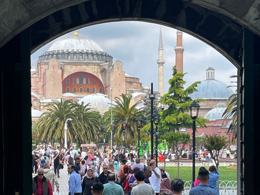 Istanbul: Basilica, Topkapi, Blue Mosque & Hagia Sophia Tour - Highlights of Each Attraction