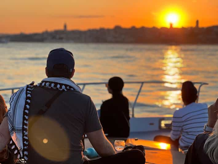 Istanbul: Bosphorus Sunset Cruise on a Luxury Yacht - Itinerary and Landmarks