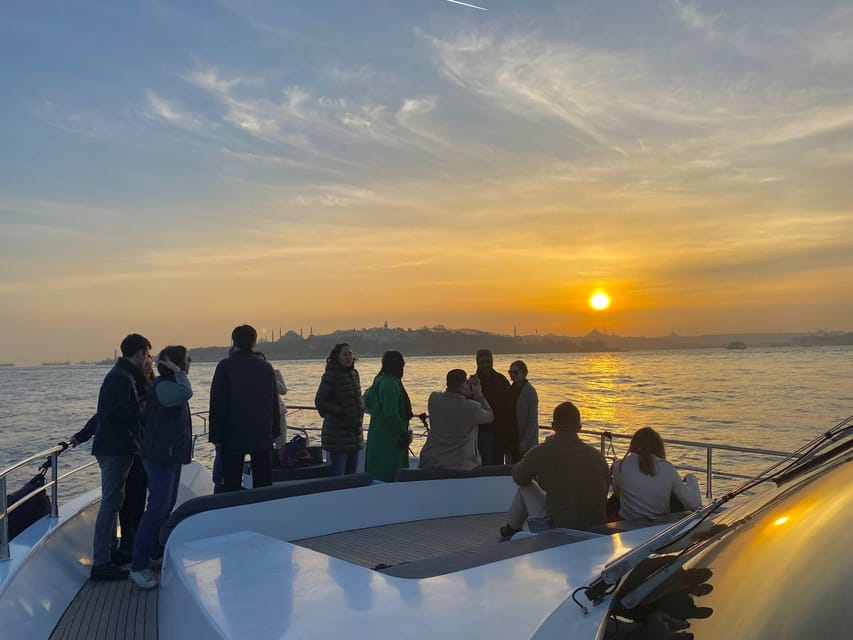 Istanbul: Bosphorus Sunset Yacht Cruise With Live Guide - Itinerary and Highlights