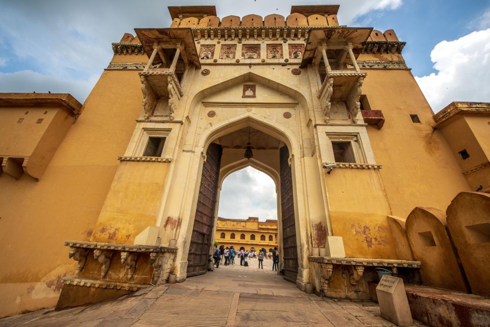 Jaipur Private Guided Tour With Sunset View at Monkey Temple - Itinerary and Major Attractions