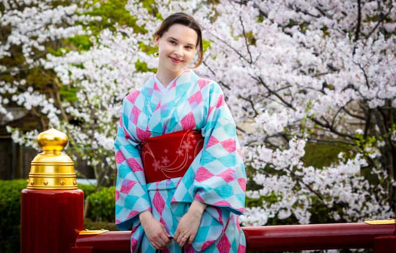 Kamakura Tour With Pro Photographer: Tsurugaoka Shrine - Experience Highlights